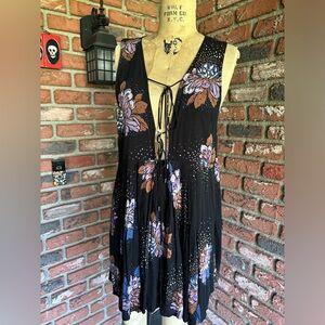 Free People Lovely Day Dress size Large black floral